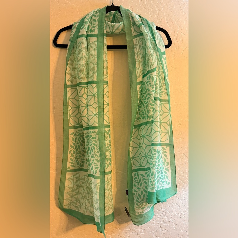 Green Geometric Pattern Scarf